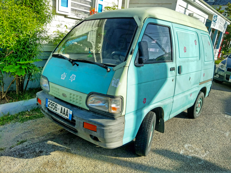 Kia mini mini mini van